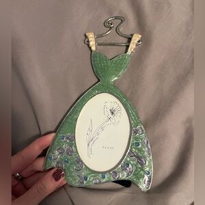 Like new photo frame 2.5 x 3.5 inch, decorative dress frame